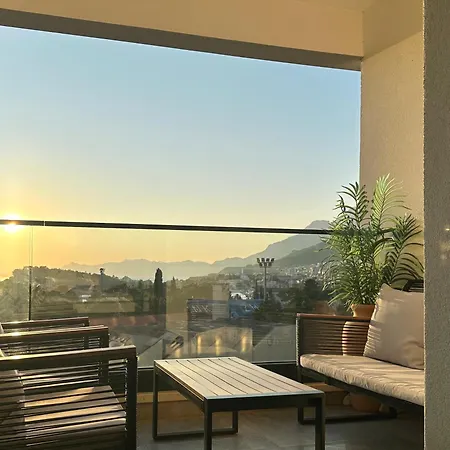 Uzelac - Pool & Sea View In Makarska
