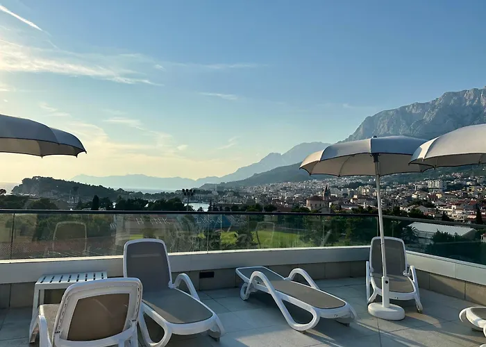 Uzelac - Pool & Sea View In Lägenhet Makarska