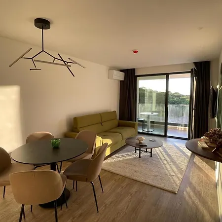 Uzelac - Pool & Sea View In Apartamento Makarska