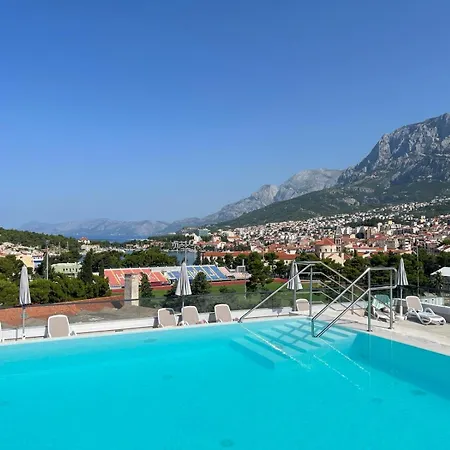 Uzelac - Pool & Sea View In Apartamento Makarska