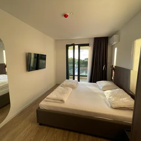 Uzelac - Pool & Sea View In Makarska